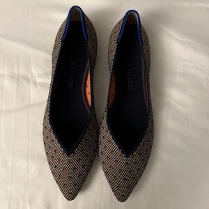Rothys Point in Coral Dot (Coral & Navy Dot Pattern) Women’s Size 11.5